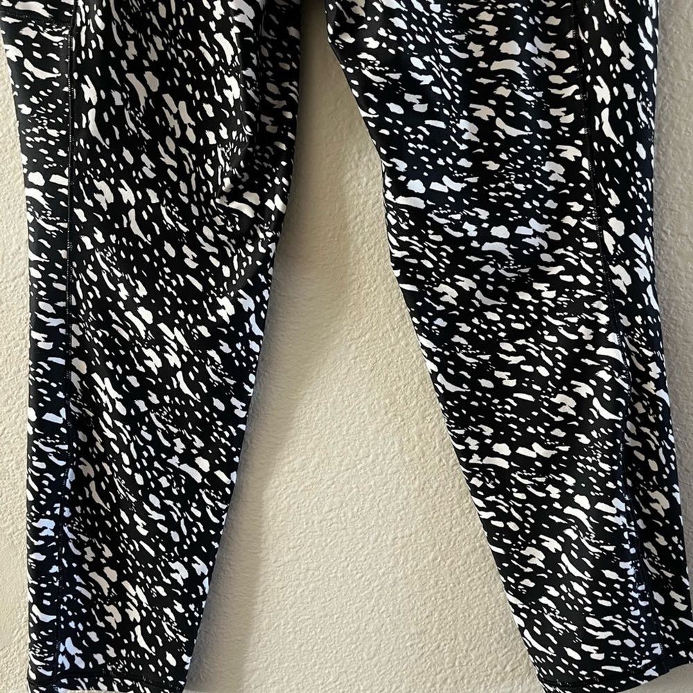 Athleta SZ XL Salutation Stash 7/8 Tight Workout Pants Black/White Speckles NEW - Picture 12 of 16